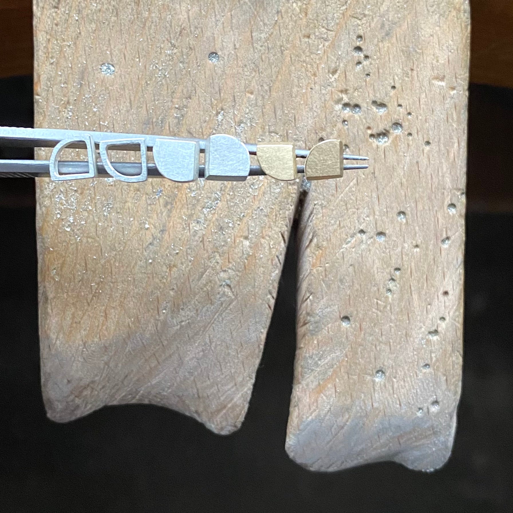 18ct Yellow Gold Arc Studs