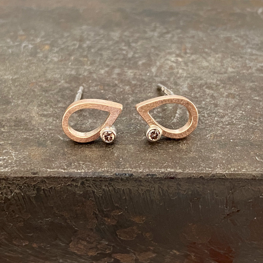 18ct Red & White Gold Pear Shaped Studs