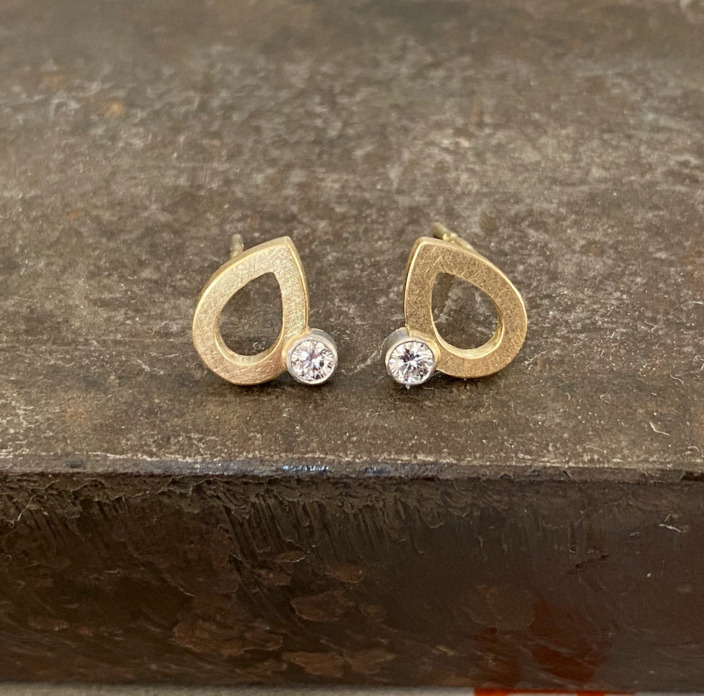 18ct Yellow & White Gold Pear Shaped Studs