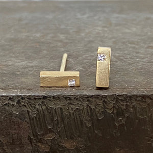 18ct Yellow Gold Bar Studs
