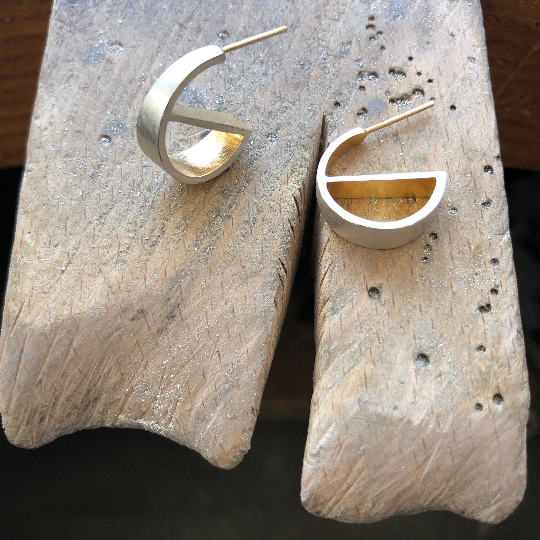 Silver Hoop Tapered 'e' Earrings