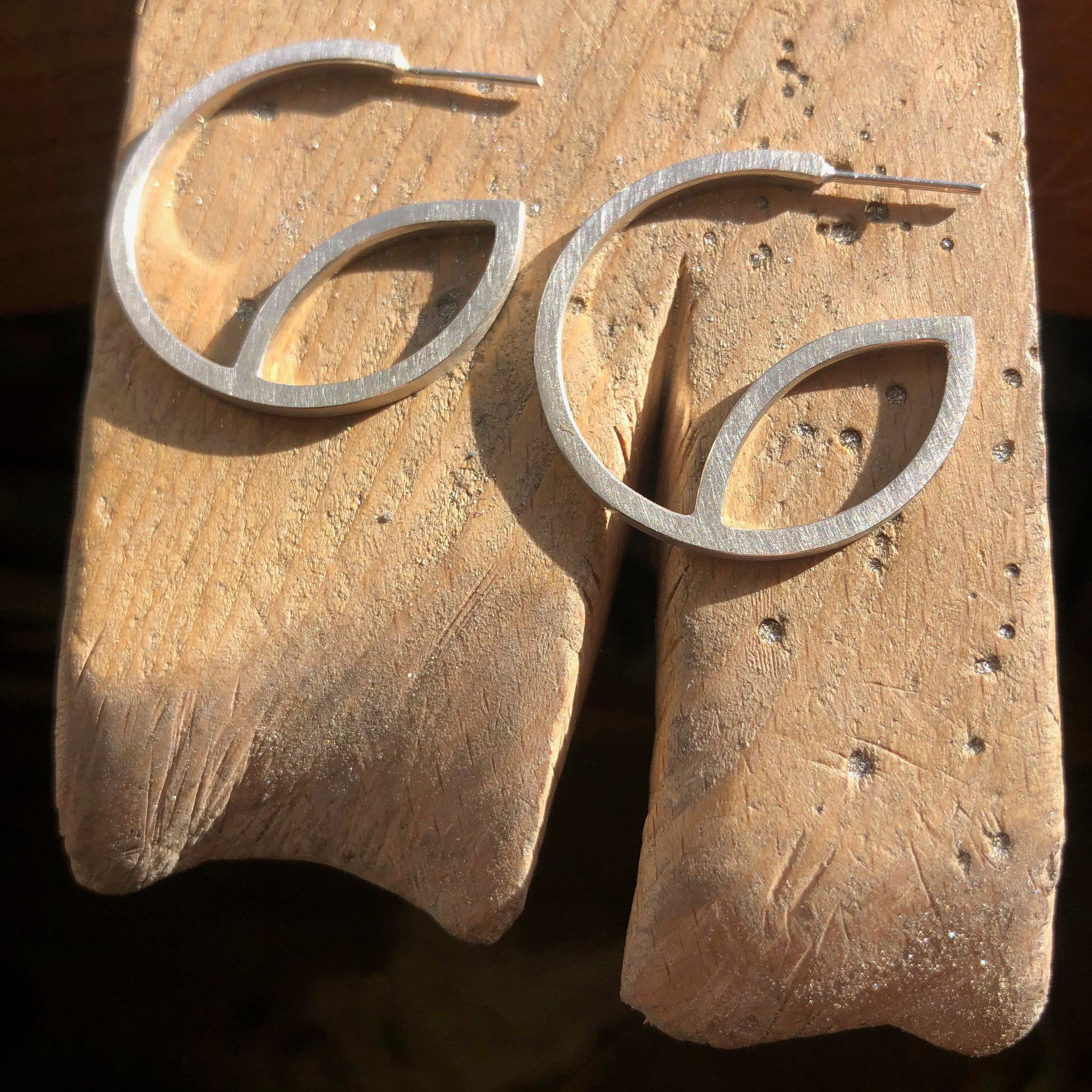 Silver Hoop Fine 'e' Earrings