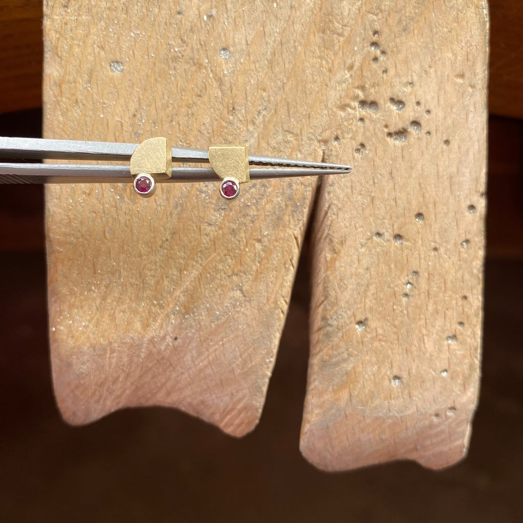 18ct Yellow Gold Ruby Arc Studs