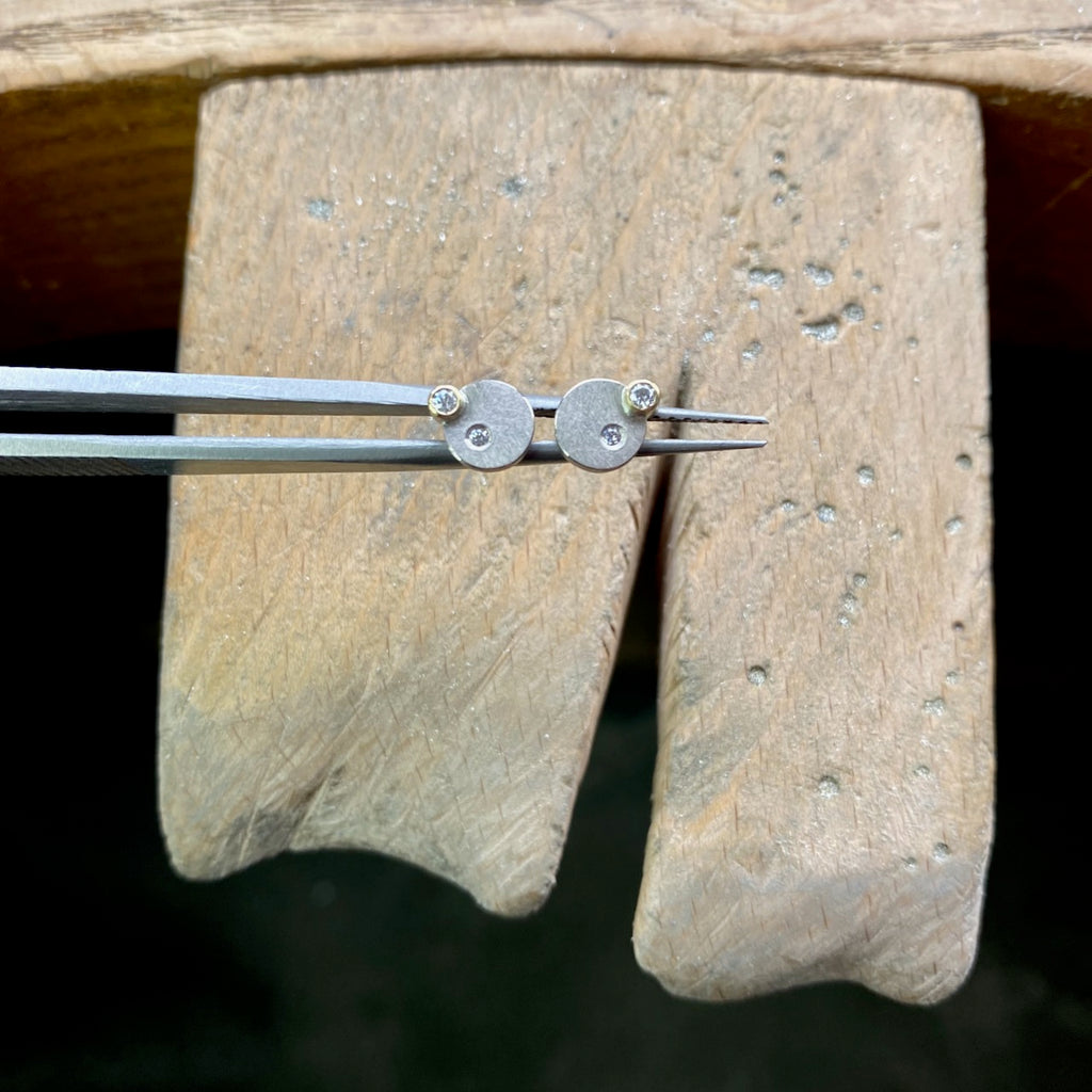 18ct White Gold Circular Diamond Studs